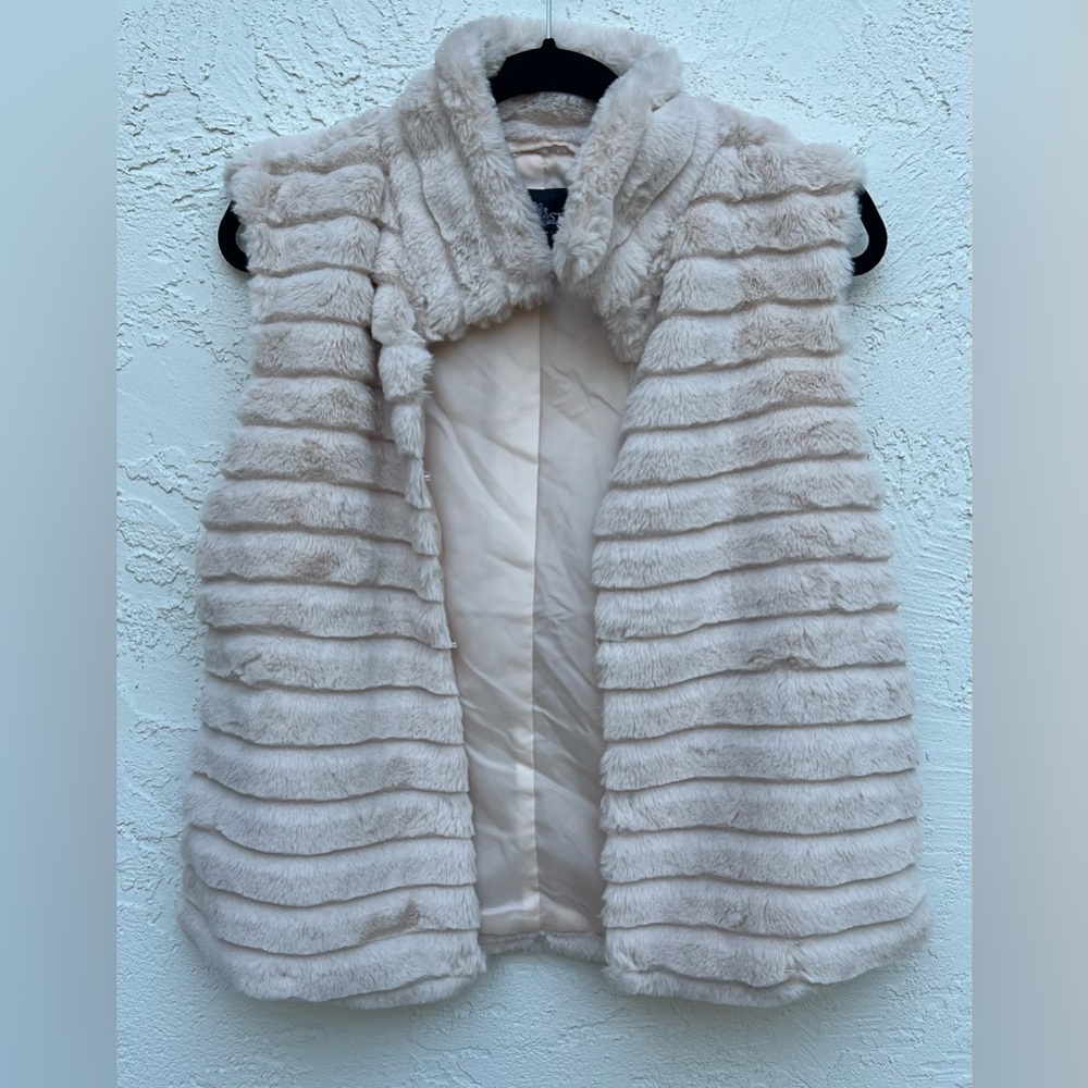 Cozy vest with a light pink furry texture (fake fur) 🤎 perfect for the fall